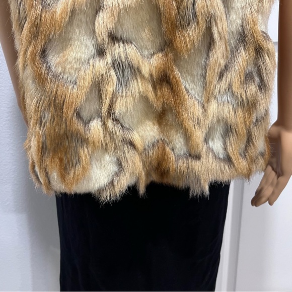 Rachel Zoe Women’s Brown Tan Faux Fur Vest Size Medium - Picture 10 of 13